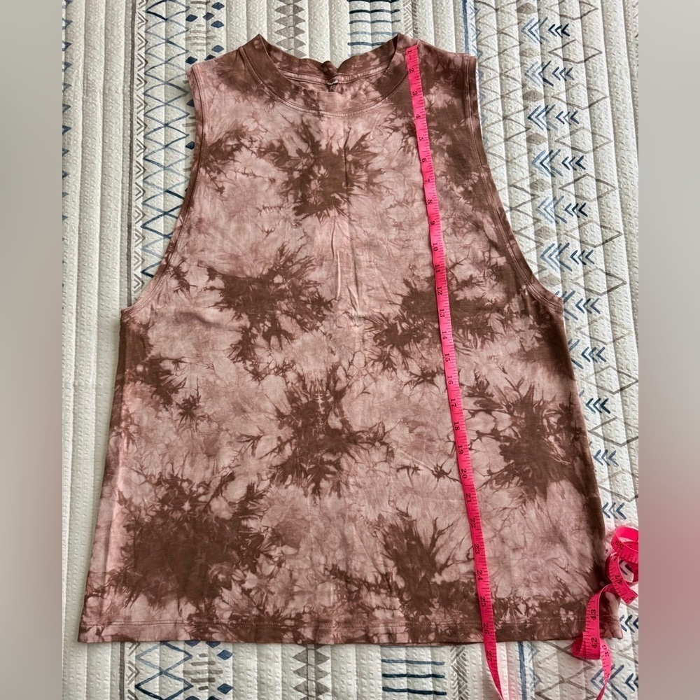 Preloved Lululemon Tank - Picture 3 of 5
